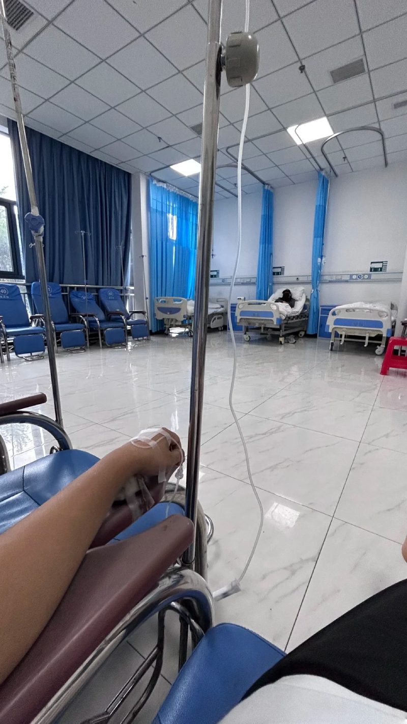 ảnh truyền nước ở tay nam 29