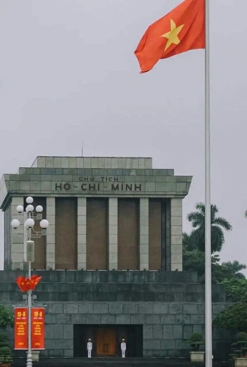 hình ảnh bác hồ trong lăng