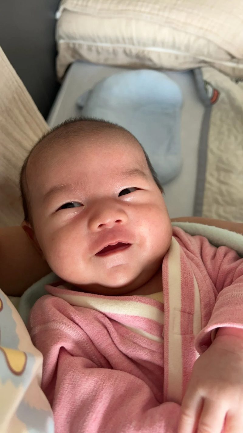 hình ảnh em bé trai sơ sinh dễ thương 11