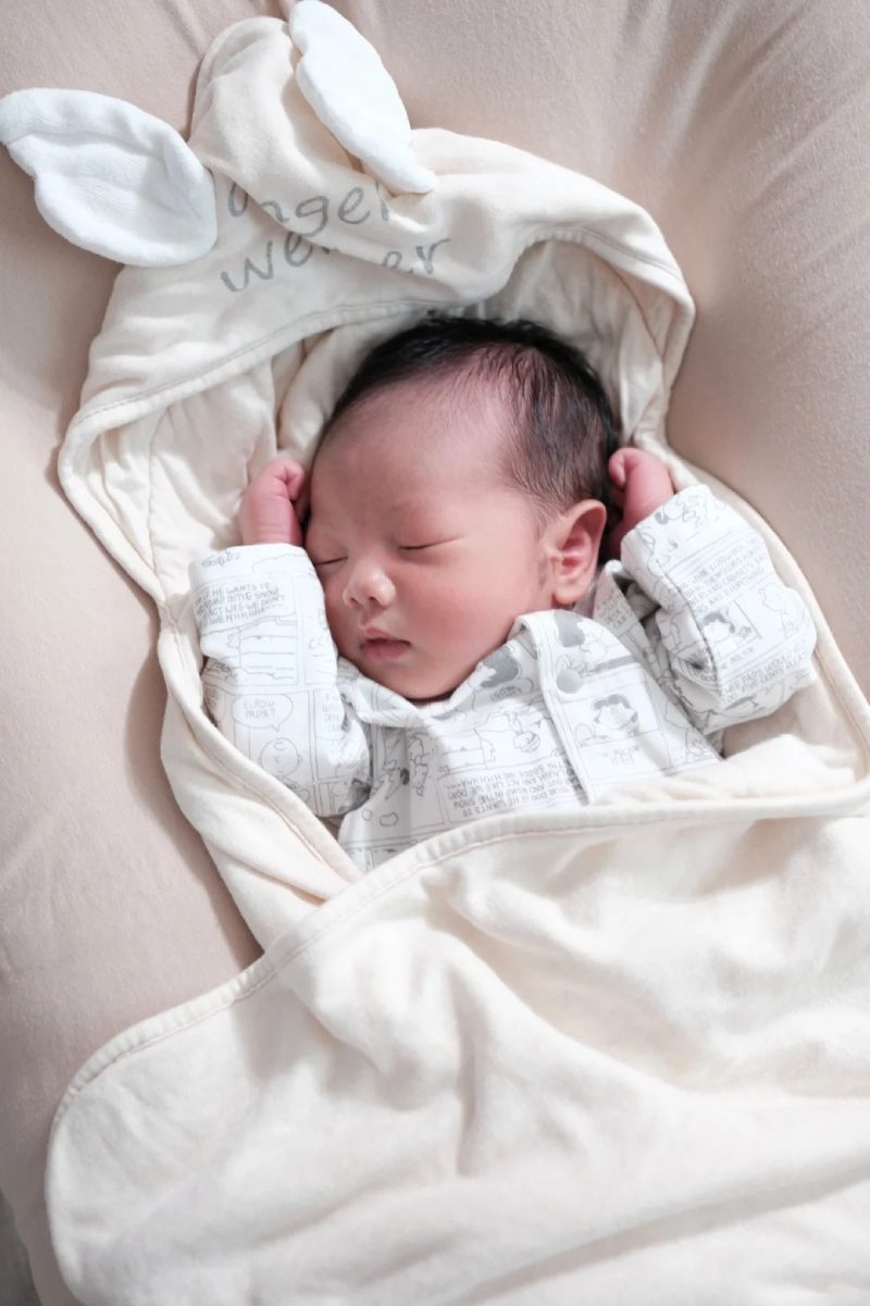 hình ảnh em bé trai sơ sinh dễ thương 12