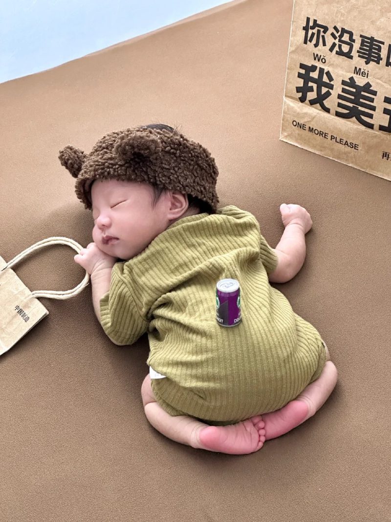 hình ảnh em bé trai sơ sinh dễ thương 17