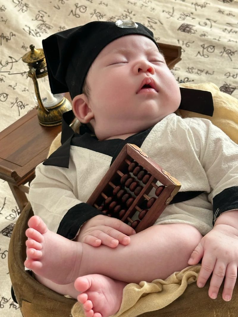 hình ảnh em bé trai sơ sinh dễ thương 19