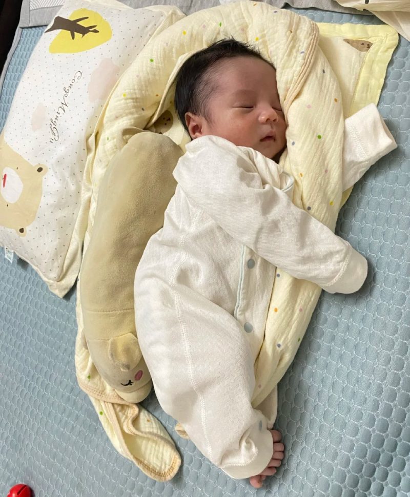 hình ảnh em bé trai sơ sinh dễ thương 25