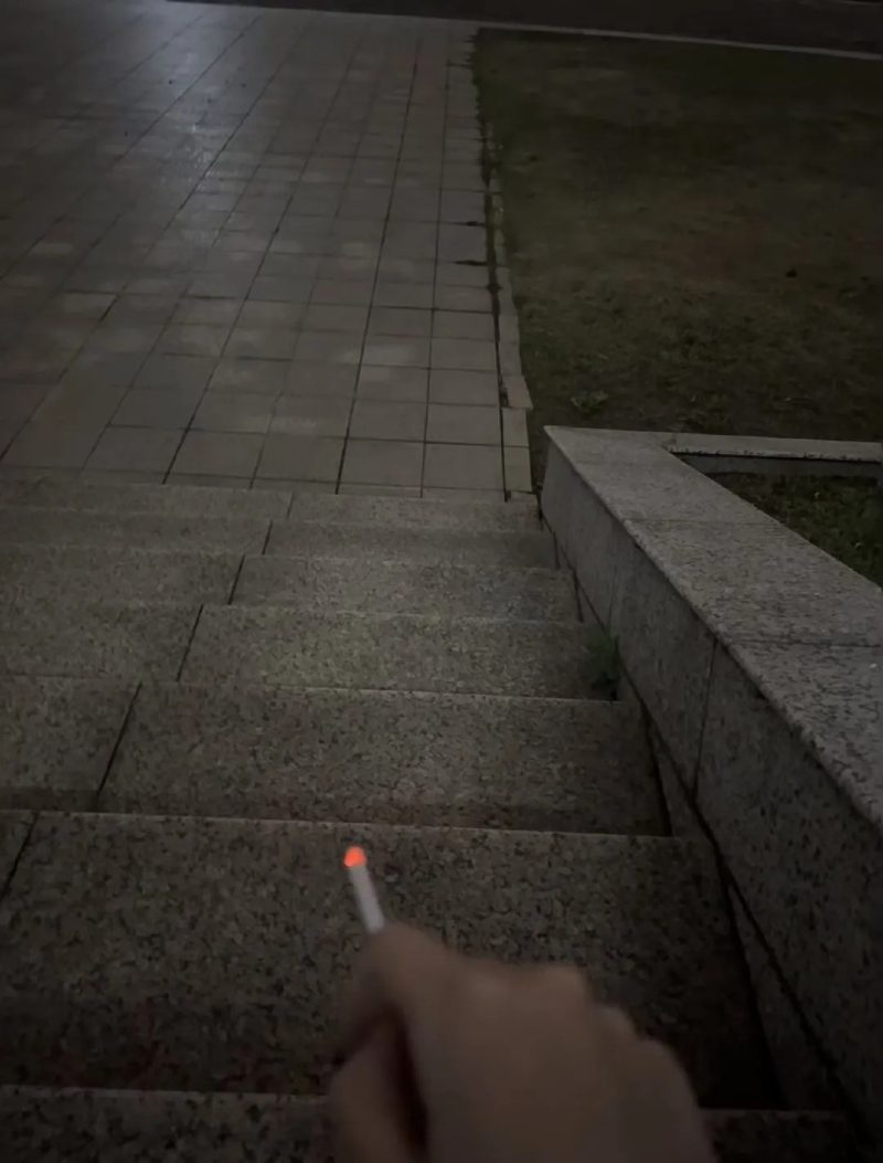 hình ảnh hút thuốc