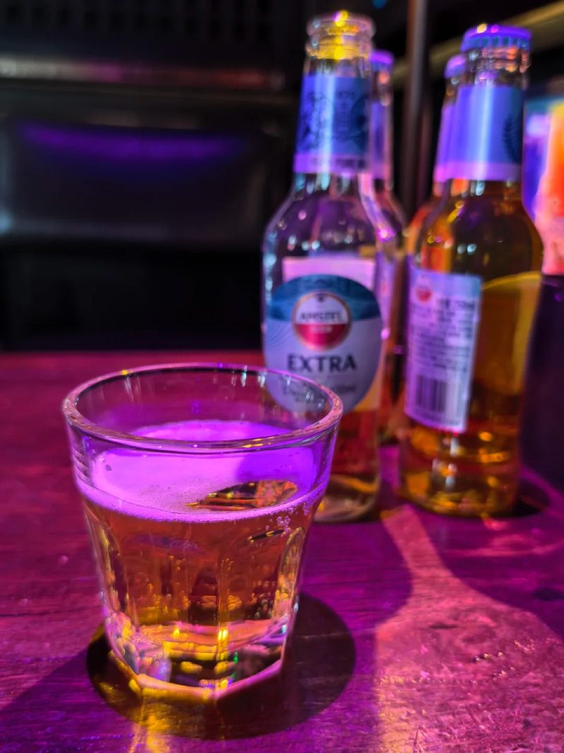 hình ảnh nhậu bia một mình