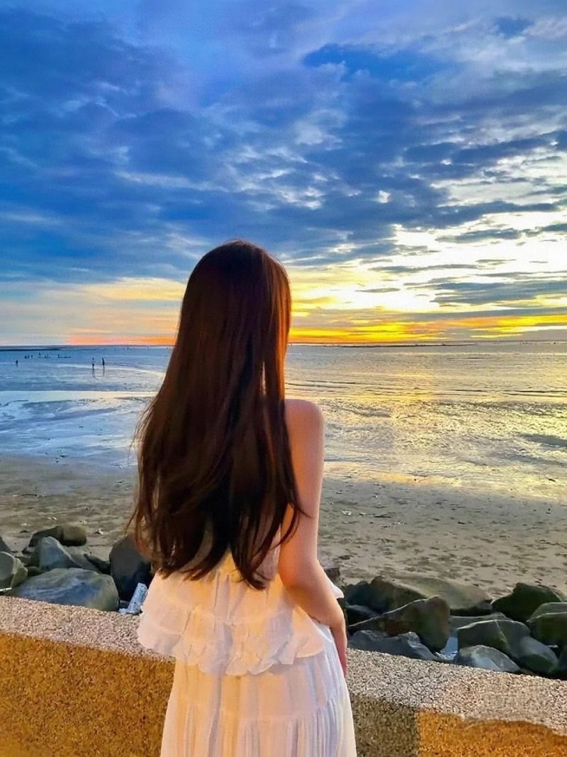 ảnh chụp sau lưng nữ