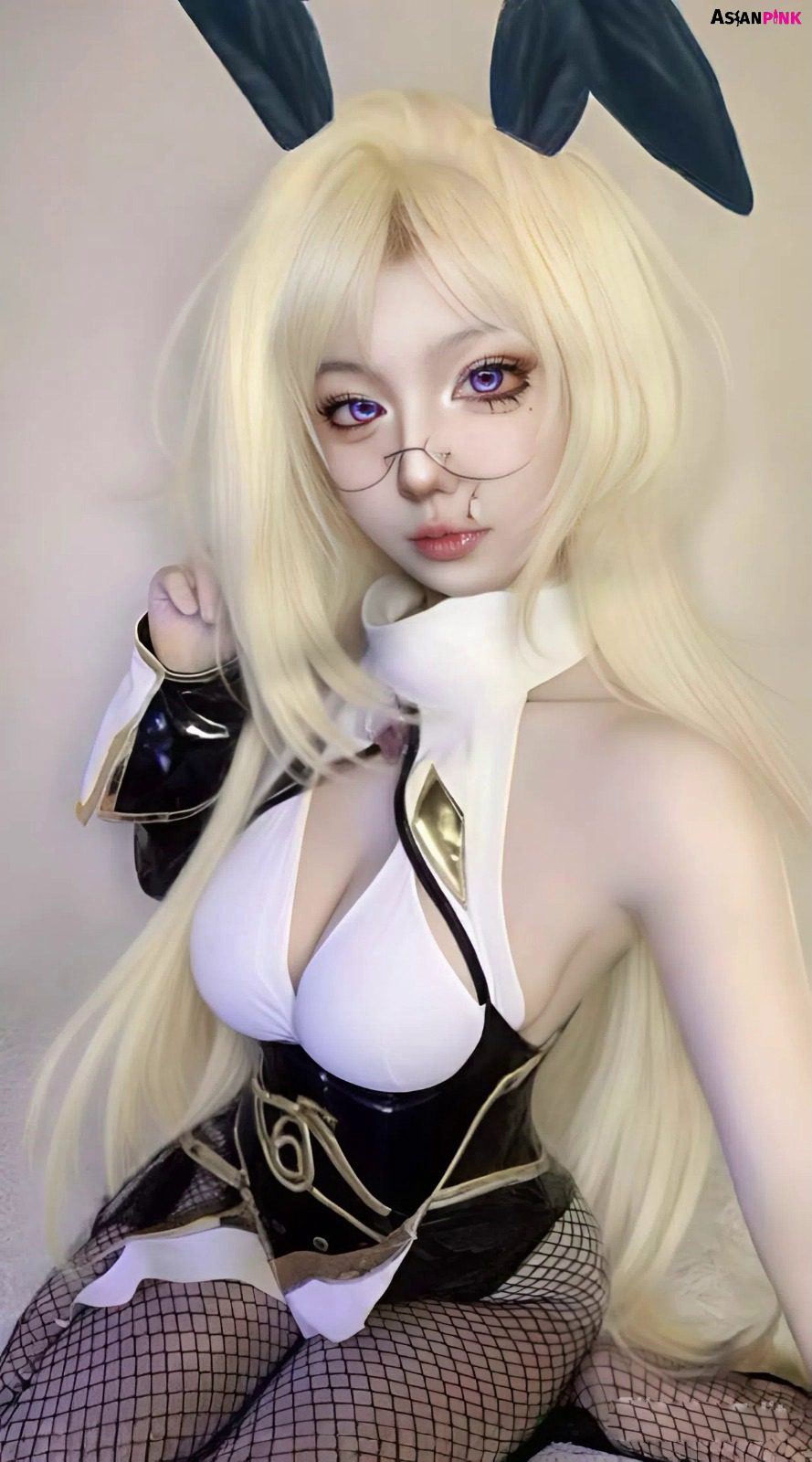 cosplay thỏ đen