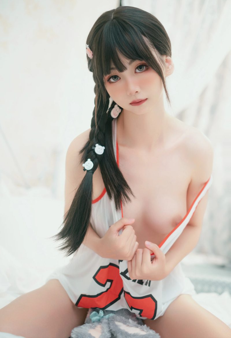 Gái xinh show vú mọng nước body sexy