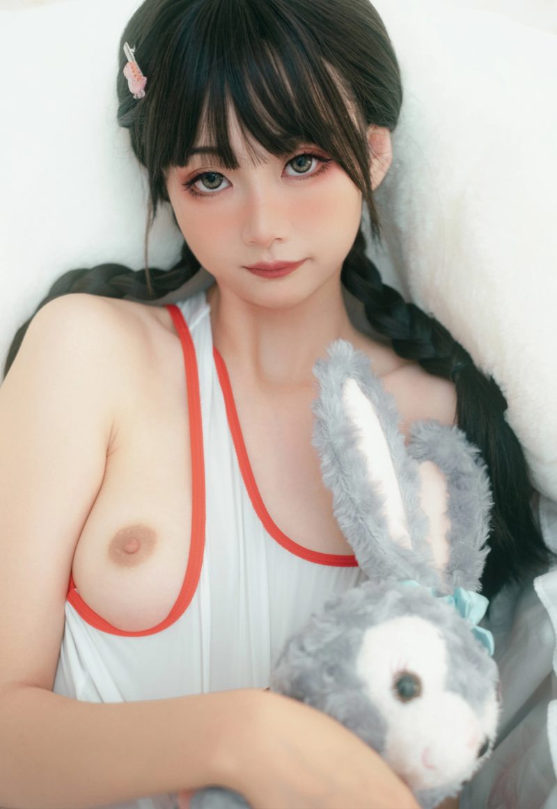 Gái xinh show vú căng mịn không che