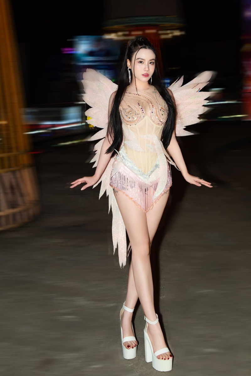 ảnh Linh Miu Nude 10