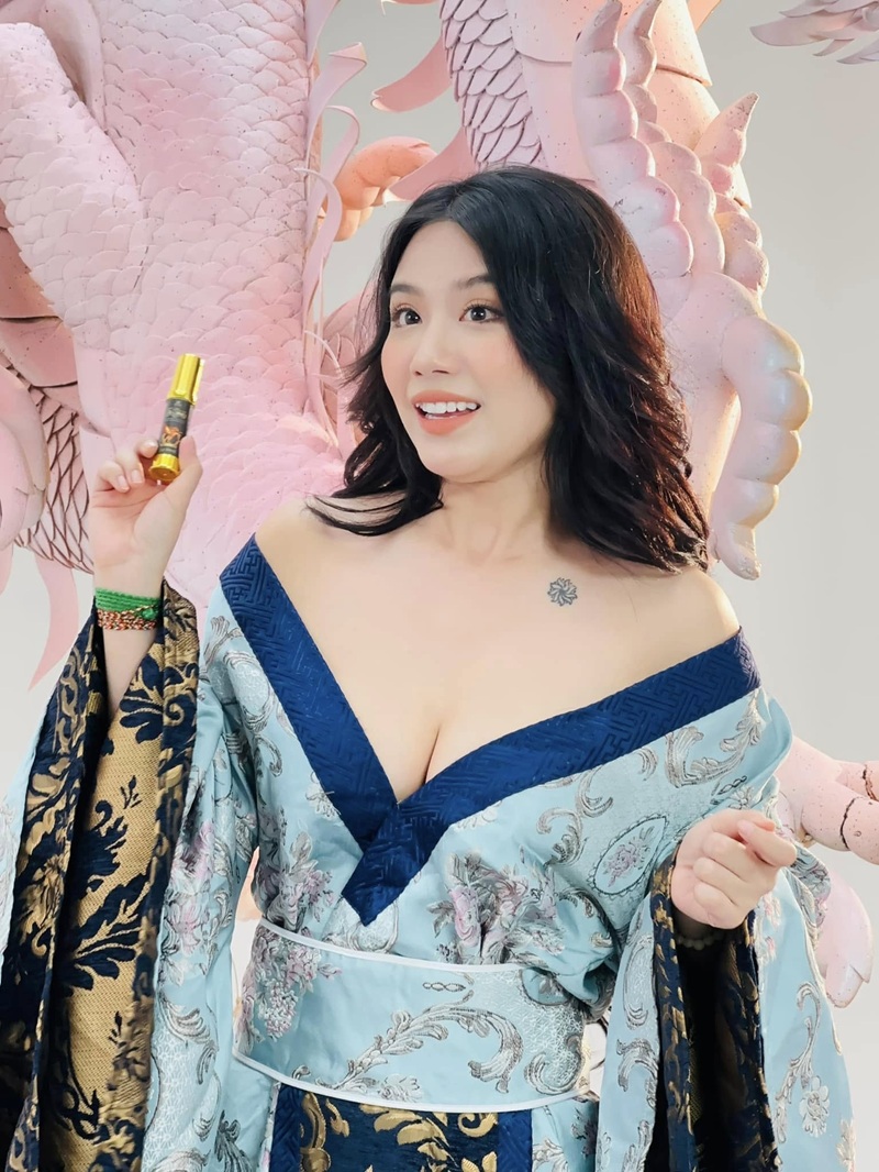 ảnh Linh Miu Nude 2