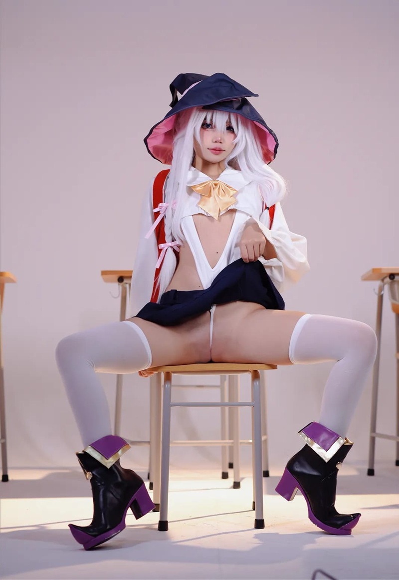 Hot girl anime với ảnh gái cosplay khoe lồn gợi cảm