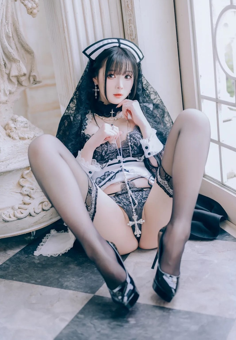 Ảnh gái cosplay khoe lồn maid outfit ngọt ngào
