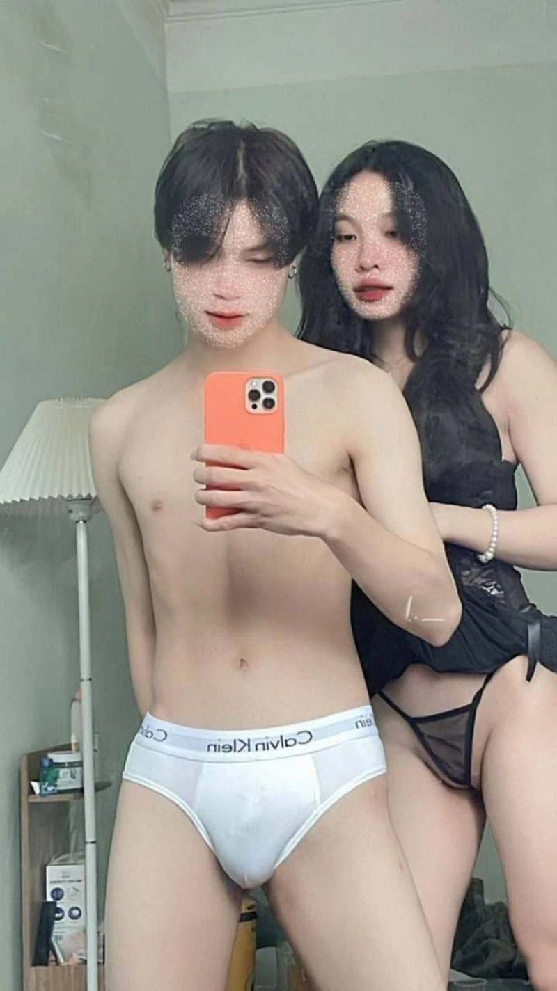ảnh sex Nhật Hạ chụp ảnh cùng trai trong phòng