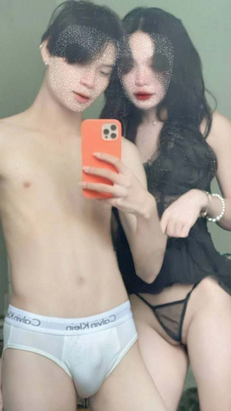 ảnh sex Nhật Hạ vén váy chụp ảnh cùng trai trong phòng