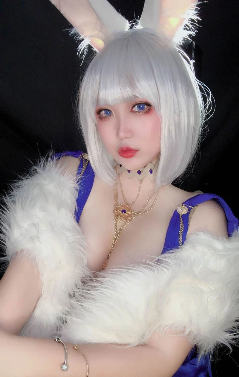 gái xinh cosplay thủ dâm 3