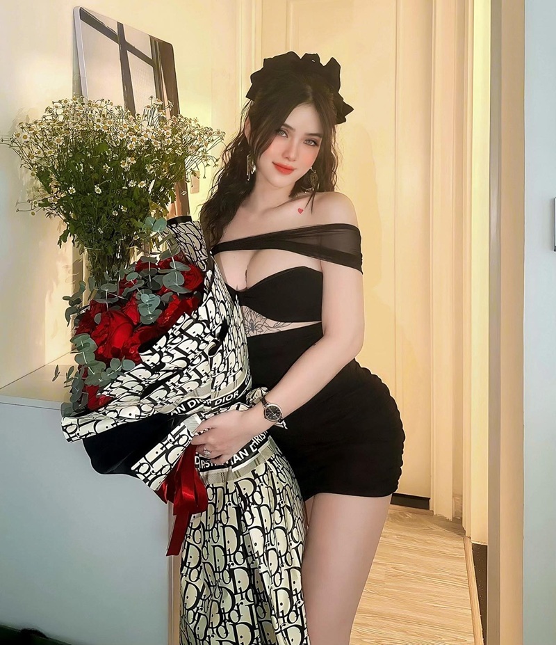 Hoàng Nhân Linh Chi sexy trong ảnh sex cực phẩm