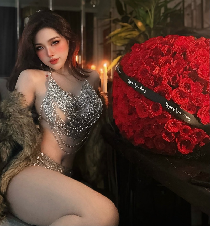 Hoàng Nhân Linh Chi sexy body trong ảnh sex