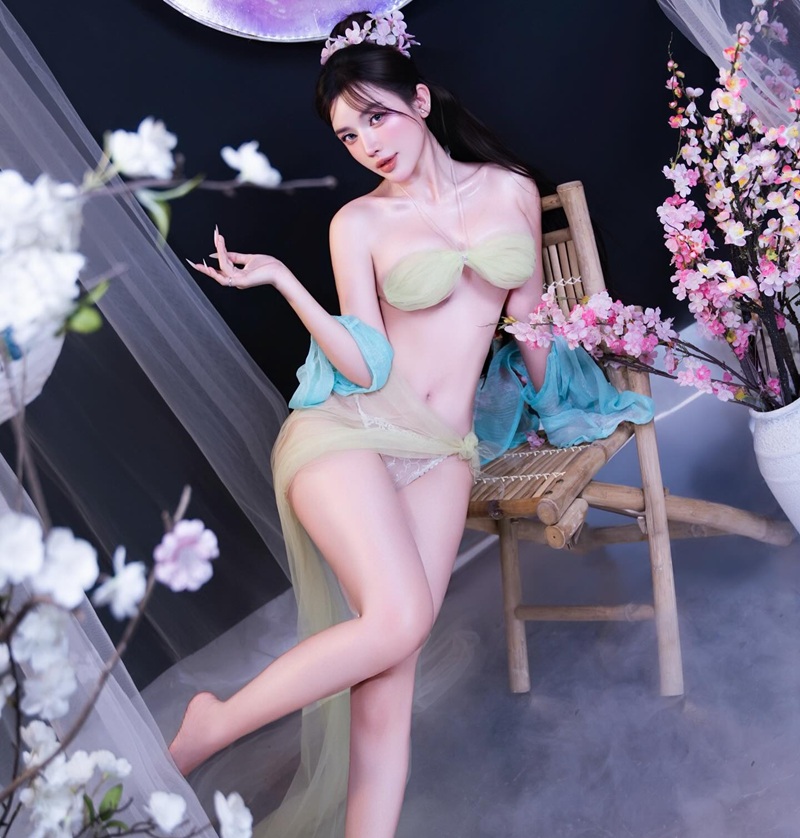 Nhan sắc thiên nhiên của Jennifer Dumy khiến ai cũng phải thích.