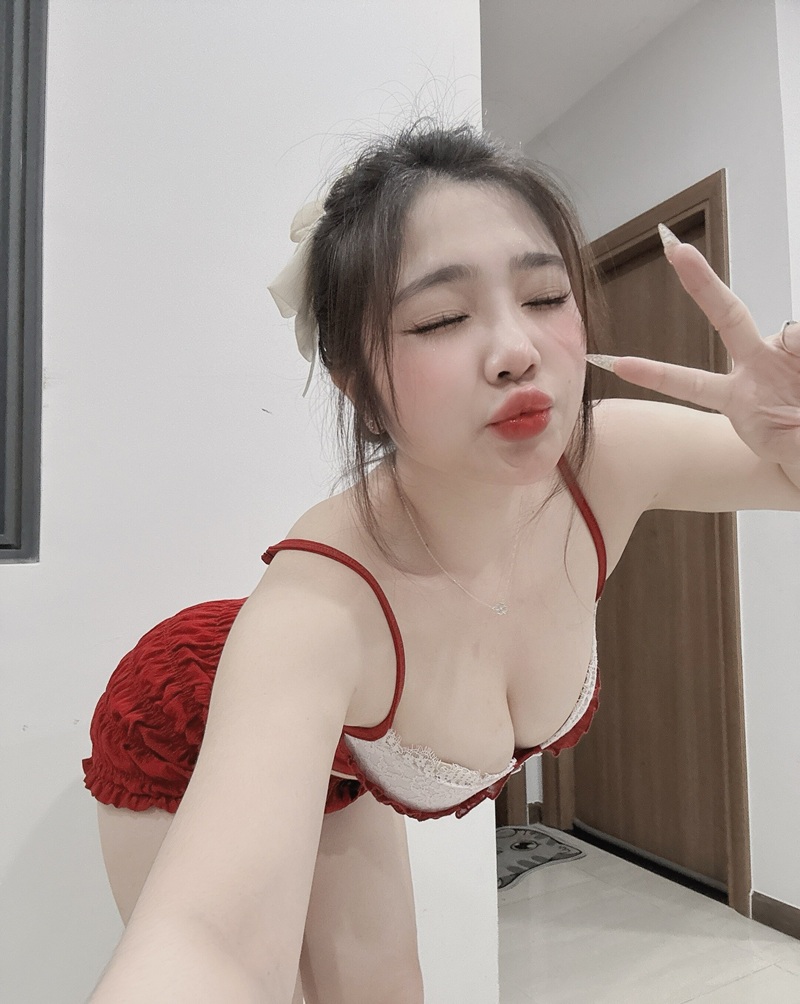 Ảnh Tạ Thanh Nhi TikToker nóng bỏng khoe mông căng mọng