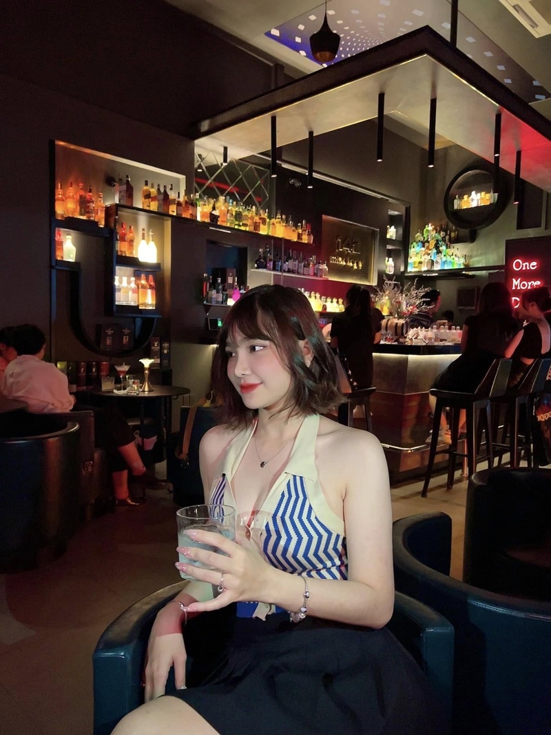 Ảnh Tạ Thanh Nhi TikToker gợi tình với outfit mỏng tang