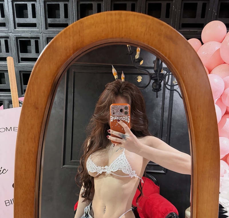 Ảnh Thuyquynhsohot leak da hồng hào
