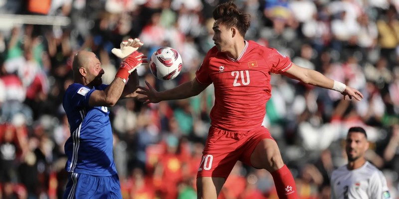 bui-hoang-viet-anh-tham-gia-tranh-chap-bong-bong-day-quyet-liet
