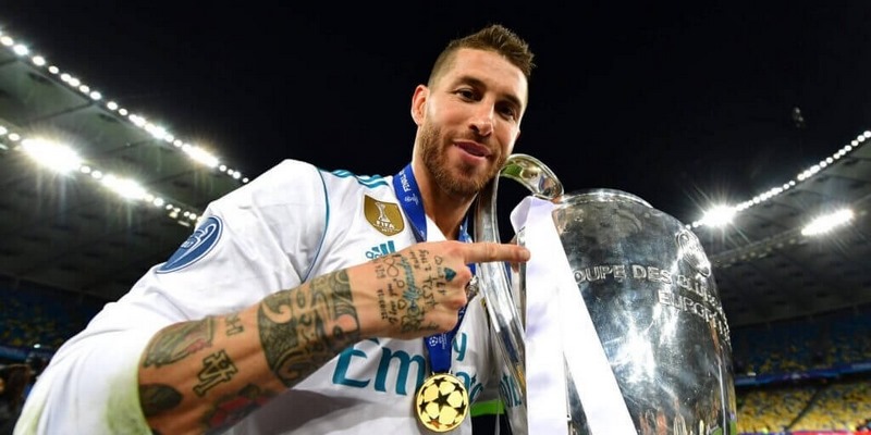 sergio-ramos-nang-cao-nhieu-danh-hieu-cung-real-madrid