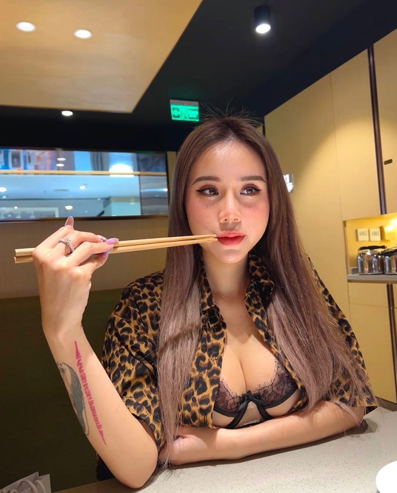 Ảnh sex chibi 1311 lồn ướt át bị ngón tay chọc
