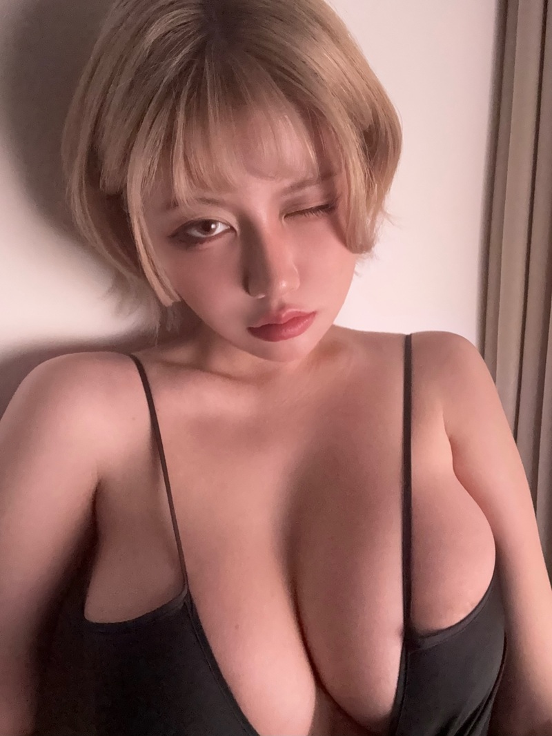 ain nguyen nude 16