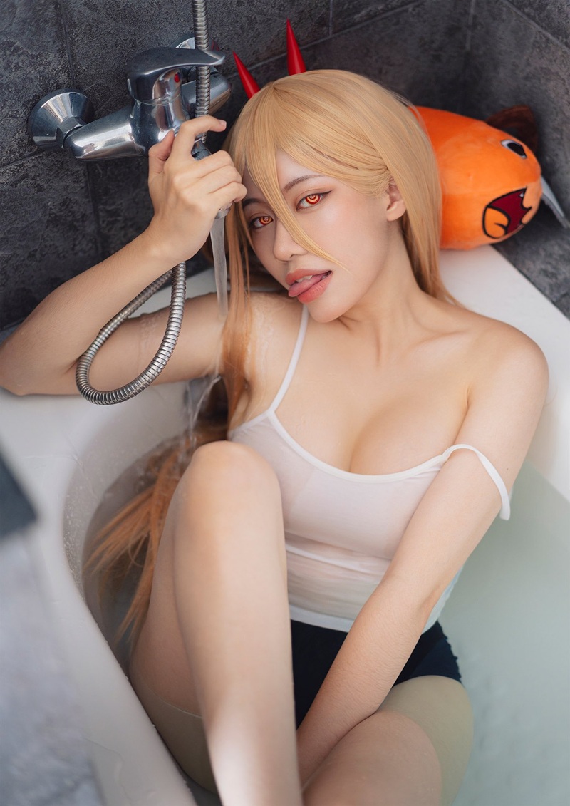 ain nguyen nude 33